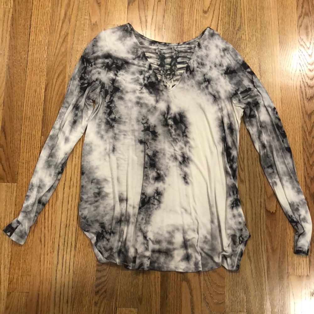 Black and white tie dye long sleeve shirt